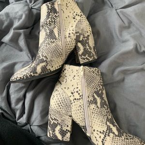 Steve madden, white snake print booties. Size 6